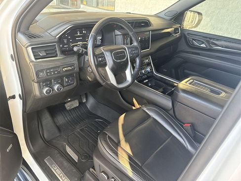 Used 2022 GMC Yukon XL Denali w/ Denali Premium Package image 10