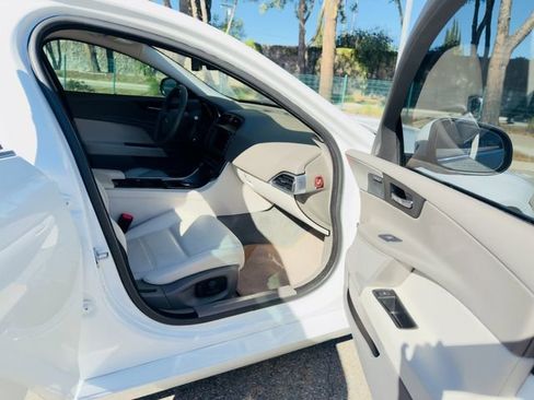 Used 2017 Jaguar XE Prestige image 20