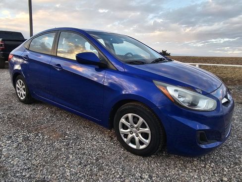 Used 2013 Hyundai Accent GLS image 3