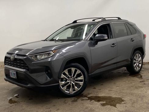 Used 2021 Toyota RAV4 XLE Premium image 1