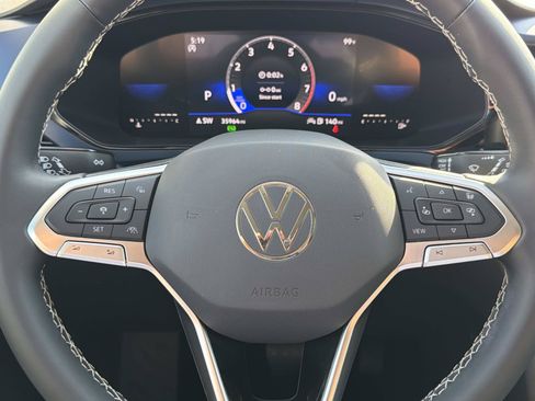 Certified 2023 Volkswagen Taos SE w/ Black Wheel Package FWD image 18