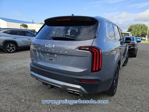 Used 2022 Kia Telluride SX w/ Towing Package FWD image 8