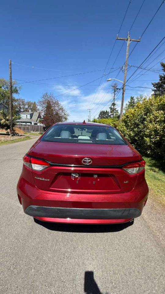 Used 2022 Toyota Corolla LE FWD image 3