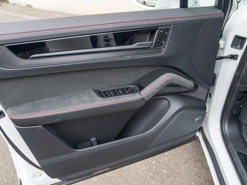 New 2025 Porsche Cayenne GTS image 11