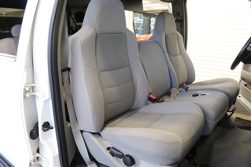 Used 2005 Ford Excursion XLT AWD/4WD image 15
