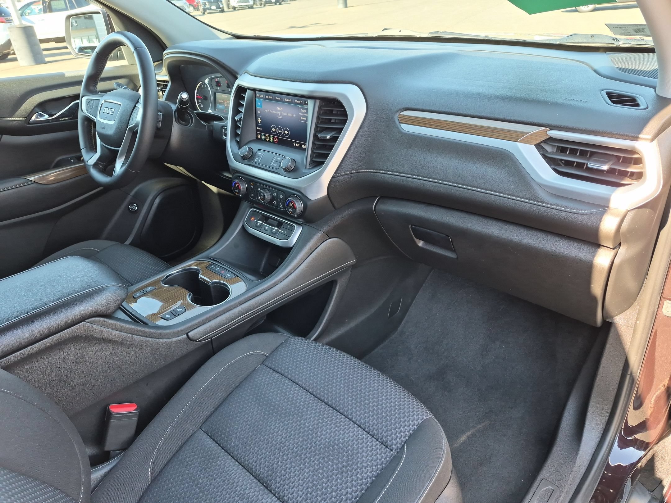 Used 2020 GMC Acadia SLE w/ Driver Convenience Package FWD image 29
