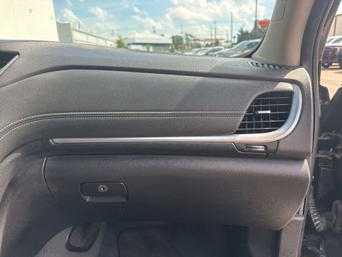 Used 2016 Chevrolet Traverse LT FWD image 19