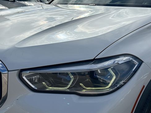 Used 2019 BMW X5 xDrive50i w/ Off-Road Package image 9