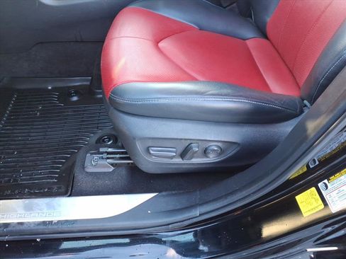 Used 2023 Toyota Highlander XSE image 11