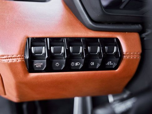 Used 2018 Lamborghini Aventador S image 56