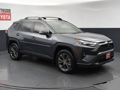 Used 2025 Toyota RAV4 XLE Premium AWD/4WD image 6