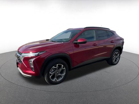 Used 2025 Chevrolet Trax LT image 8