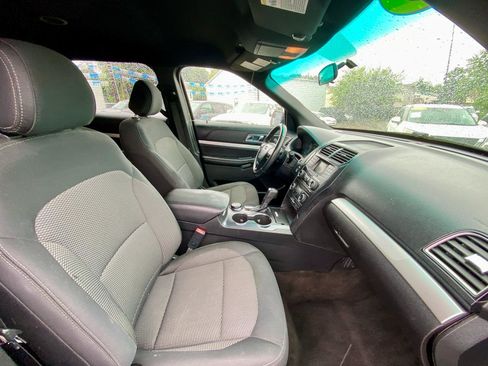 Used 2016 Ford Explorer XLT AWD/4WD image 9