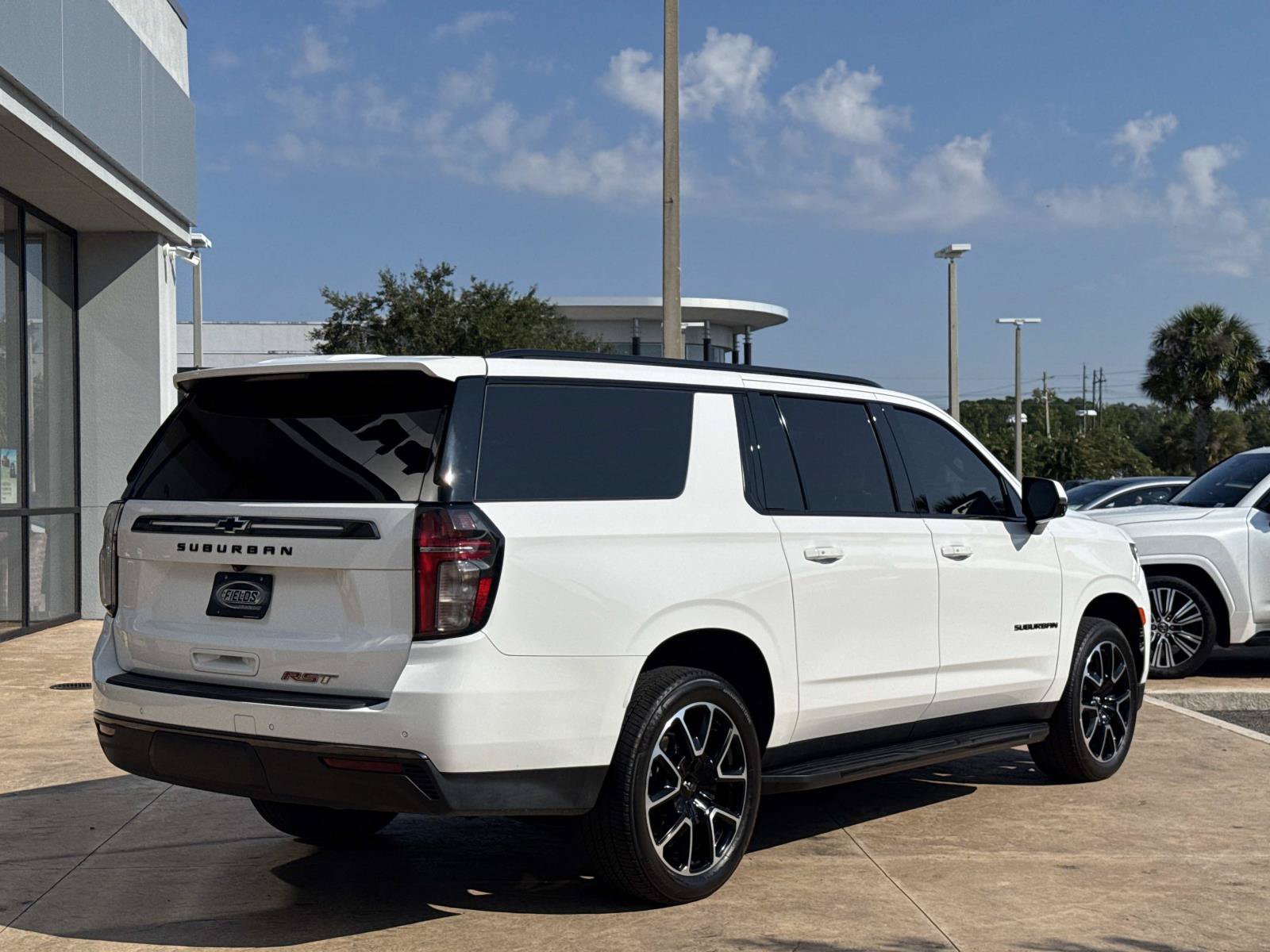 Used 2021 Chevrolet Suburban RST w/ Luxury Package RWD image 3