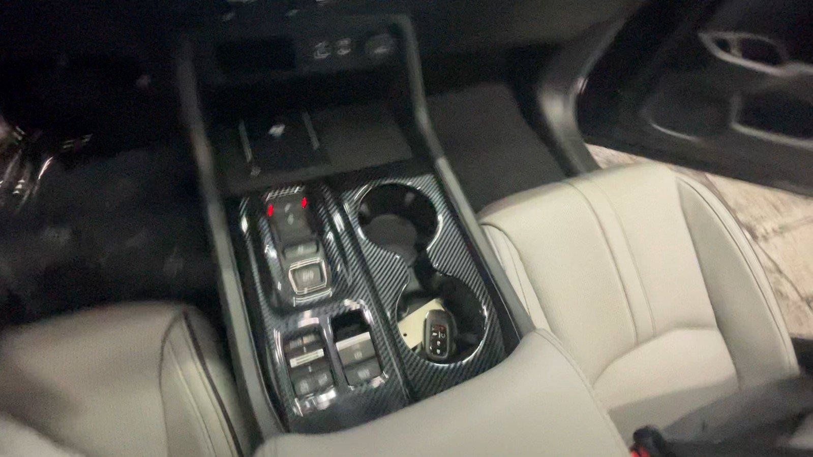 Used 2025 Honda Pilot Elite image 36