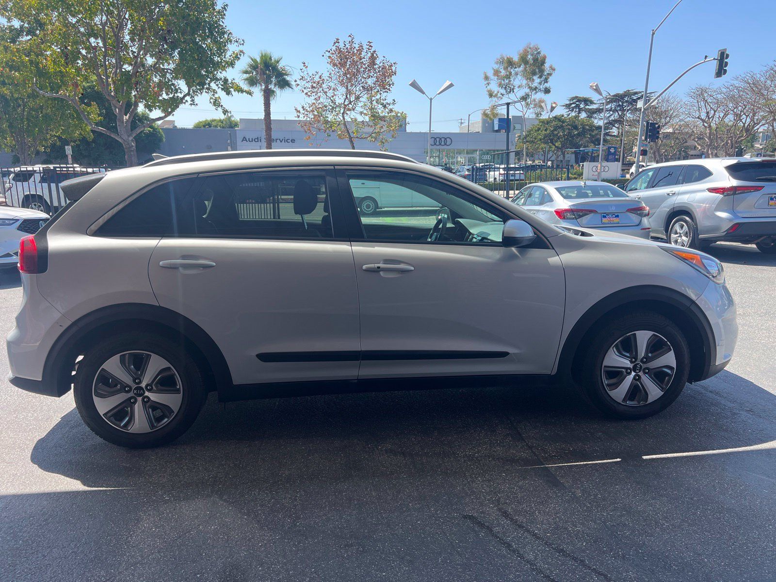 Used 2019 Kia Niro LX FWD image 12