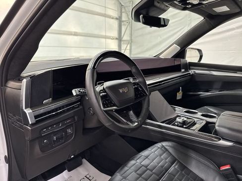 Used 2025 Cadillac Escalade V AWD/4WD image 10