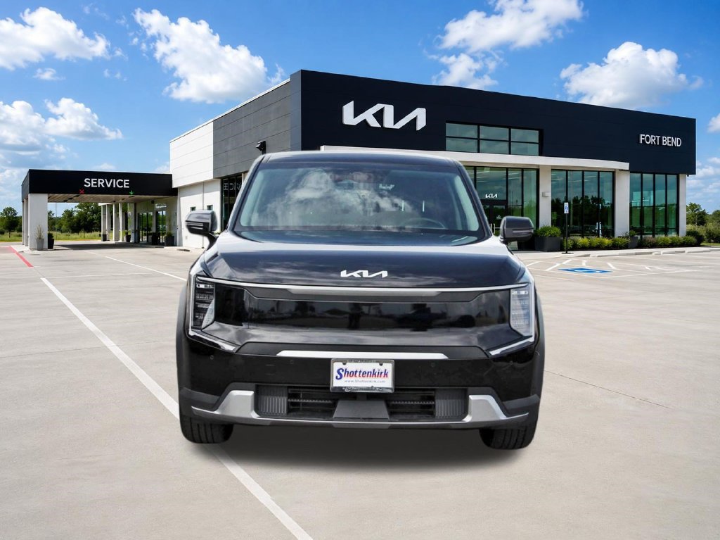 Used 2024 Kia EV9 Light Long Range RWD image 2