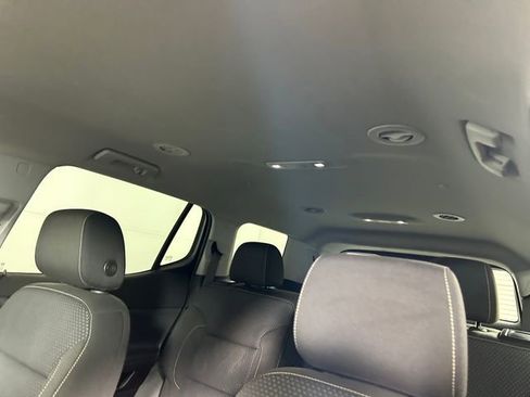 Used 2023 GMC Acadia SLE image 13