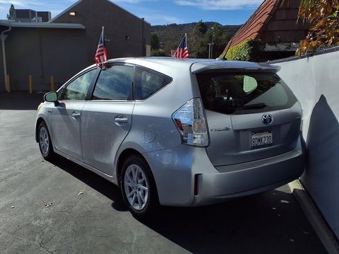 Used 2014 Toyota Prius V Three image 5