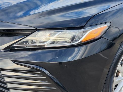 Used 2022 Toyota Camry LE image 6