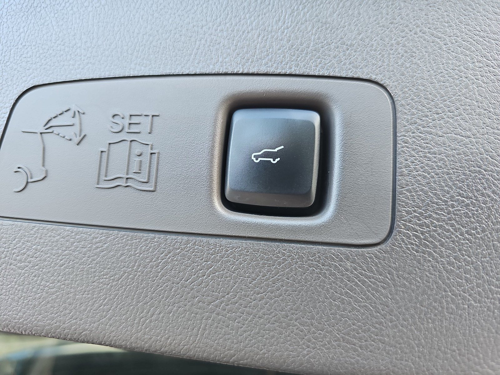 Used 2023 Lincoln Corsair FWD image 13