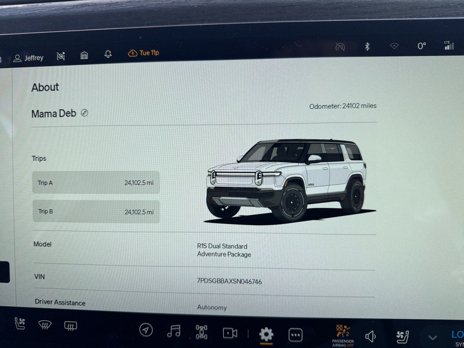 Used 2025 Rivian R1S Adventure Dual AWD/4WD image 11