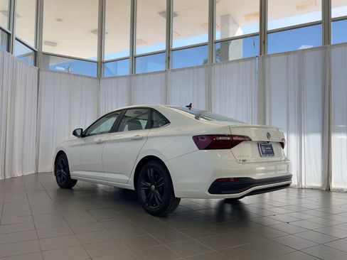 Certified 2024 Volkswagen Jetta SE image 3