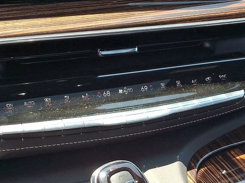 Used 2023 Cadillac Escalade ESV Premium Luxury AWD/4WD image 16