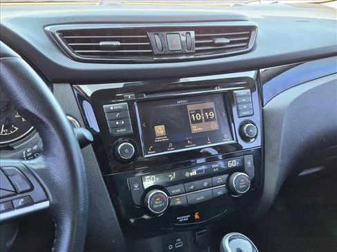 Used 2021 Nissan Rogue Sport SV FWD image 14