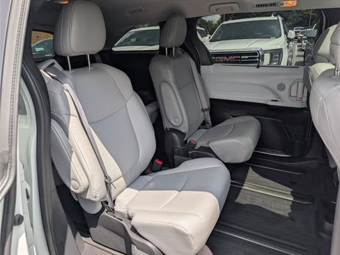Used 2025 Toyota Sienna XLE AWD/4WD image 14