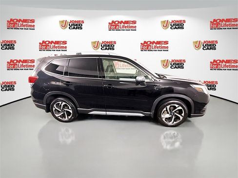Used 2022 Subaru Forester Touring image 19