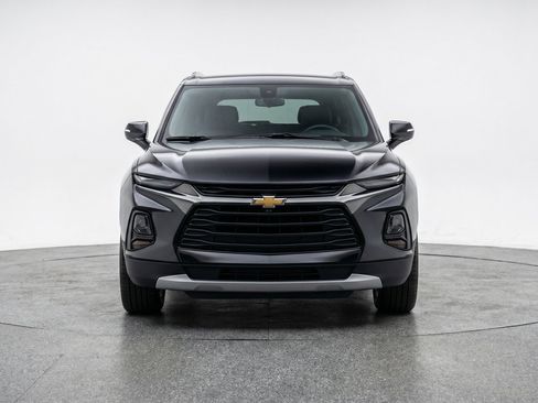 Used 2025 Chevrolet Blazer LT FWD image 2