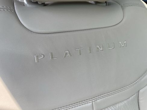 Used 2020 Ford Explorer Platinum w/ Premium Technology Package image 19