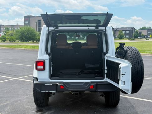 Used 2020 Jeep Wrangler Unlimited Sahara AWD/4WD image 37