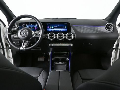 Certified 2025 Mercedes-Benz GLA 250 image 17