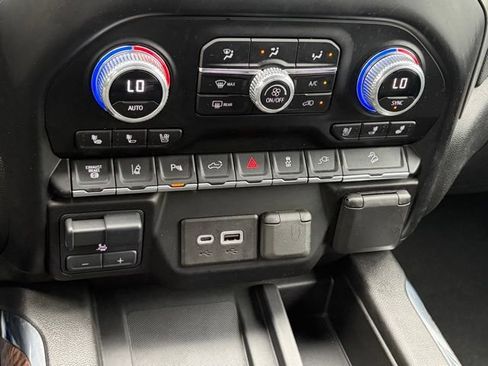 Used 2023 GMC Sierra 2500 Denali w/ Denali Ultimate Package AWD/4WD image 22