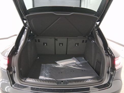 Used 2026 Porsche Macan AWD/4WD image 33