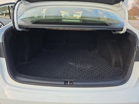 Used 2021 Toyota Corolla LE image 12