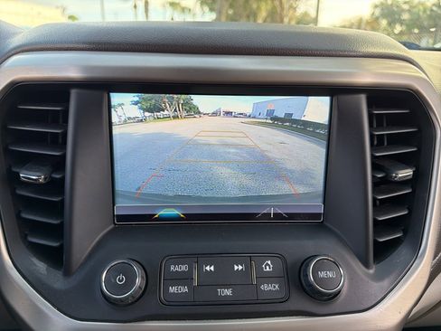 Used 2019 GMC Acadia Denali image 17