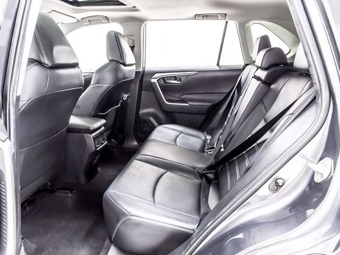 Used 2020 Toyota RAV4 XLE Premium image 29