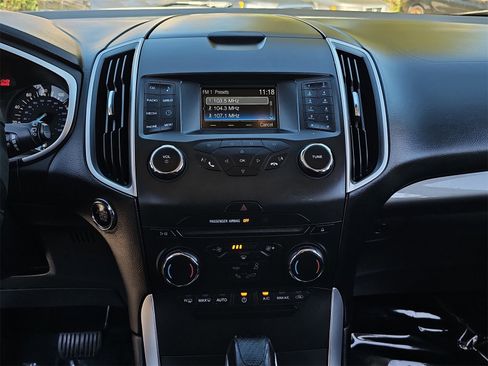 Used 2015 Ford Edge SEL image 19