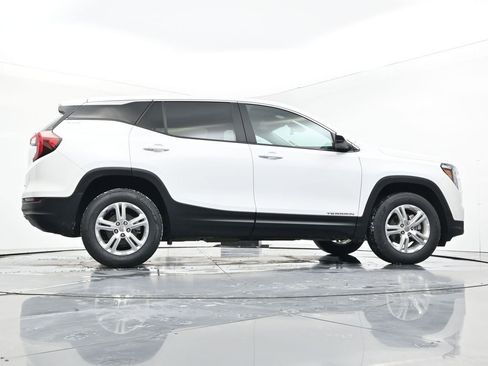 Used 2024 GMC Terrain SLE image 22