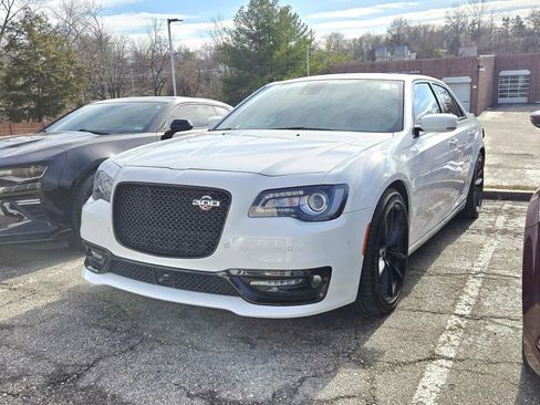 Used 2023 Chrysler 300 C image 4