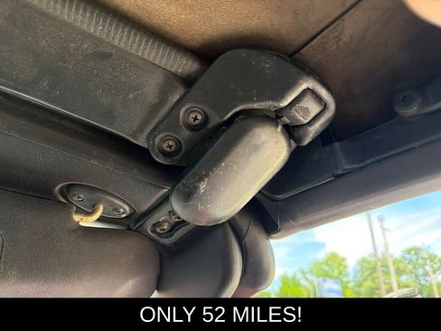 Used 2004 MAZDA MX-5 Miata w/ Convenience Pkg RWD image 17