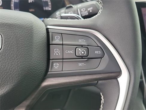 New 2025 Jeep Grand Cherokee L Limited w/ Trailer Tow Package image 14