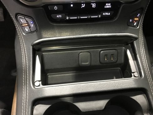 Used 2018 GMC Yukon Denali image 21