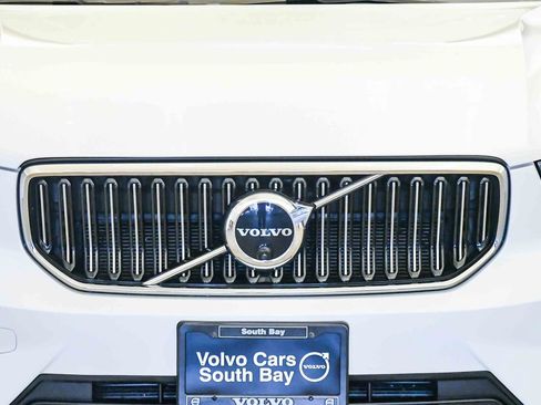 Certified 2023 Volvo XC40 B5 Plus w/ Driver Assist Package AWD/4WD image 8