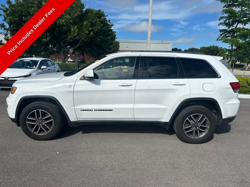 Used 2019 Jeep Grand Cherokee Laredo w/ 18" Wheel & 8.4" Radio Group AWD/4WD image 2