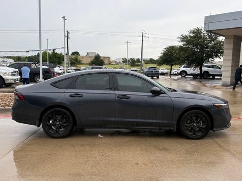 Used 2025 Honda Accord SE image 6